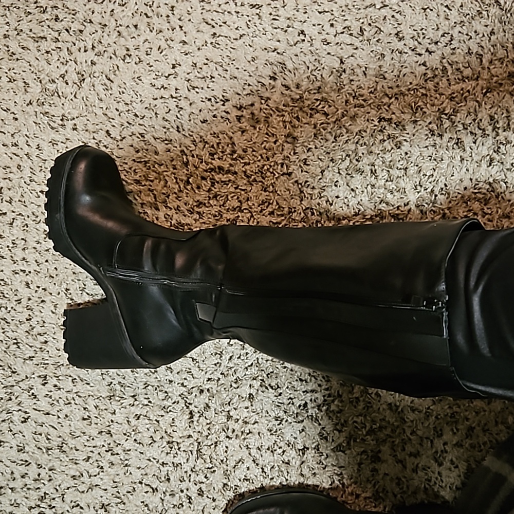 TORRID PLATFORM HEEL BOOTS SIZE 11W